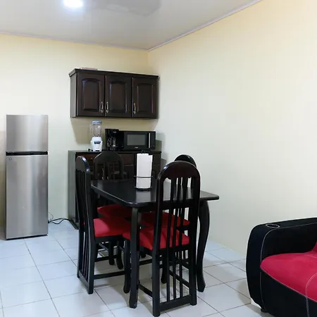 P Apartamentos Petenchel, Por Aeropuerto Flores Peten 1